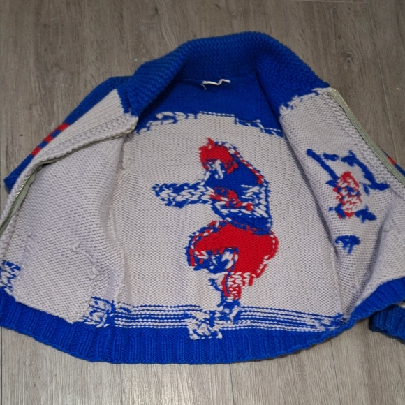Vintage Cowichan Hand Knit Chunky Sweater Boys - Girls Large Football #29 - Picture 3 of 11